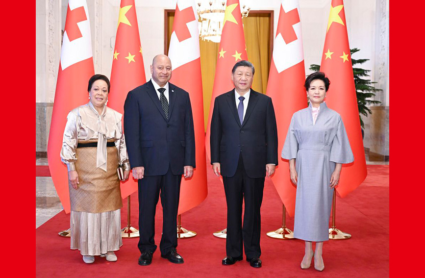 习近平会见汤加国王图普六世