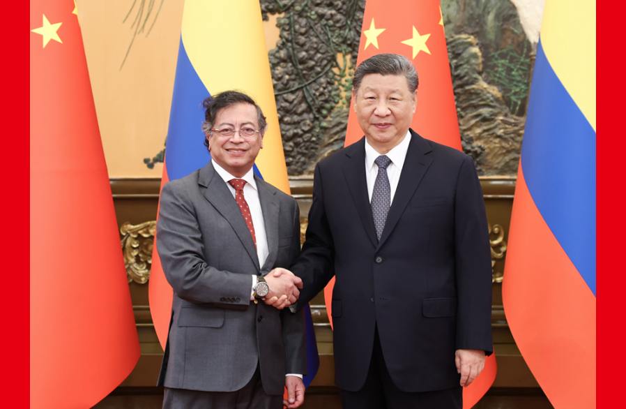 习近平会见哥伦比亚总统佩特罗