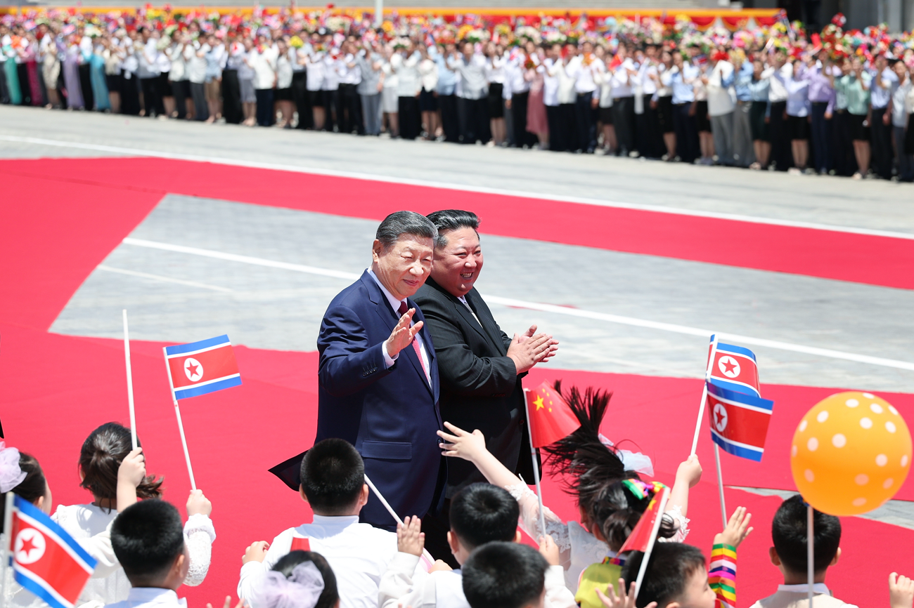 习近平出席金正恩举行的欢迎仪式
