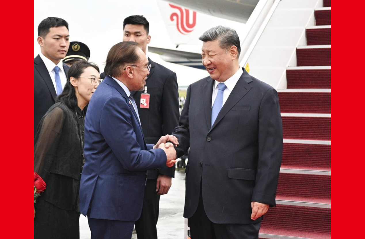 习近平抵达吉隆坡对马来西亚进行国事访问